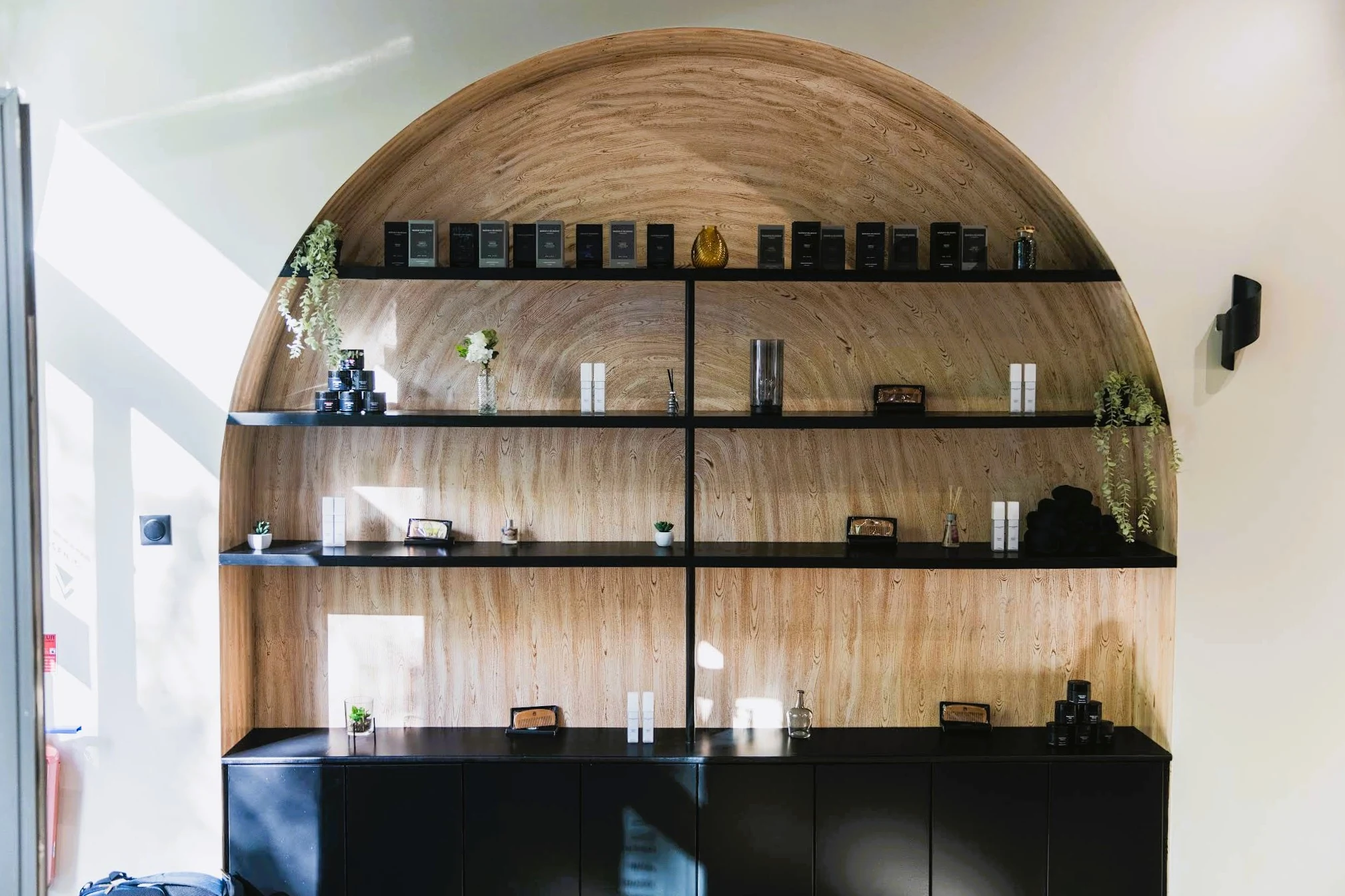 Intérieur du barbershop premium The Platinum Barber à Villeneuve-la-Garenne