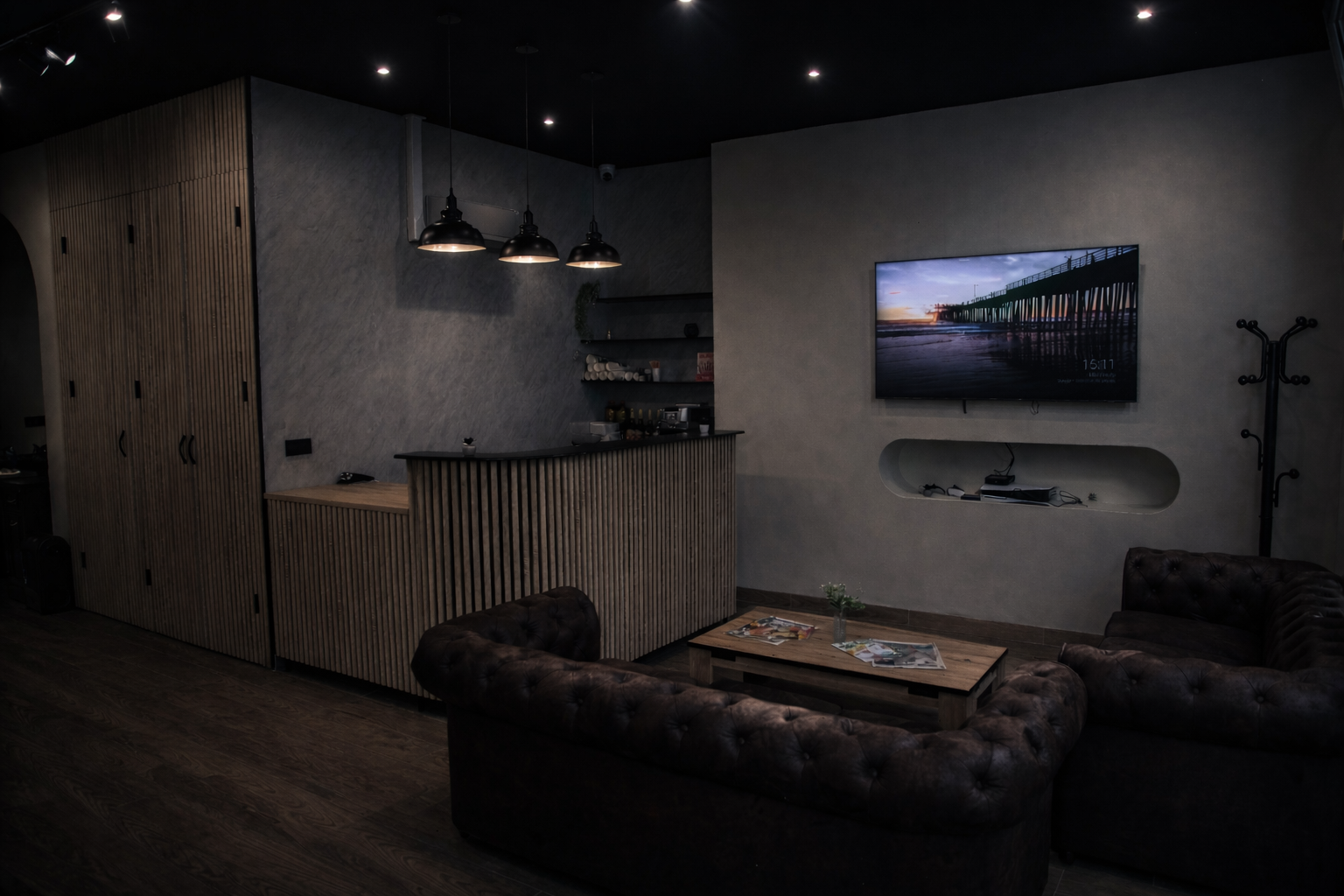 Barbier professionnel réalisant une coupe dégradée à Villeneuve-la-Garenne