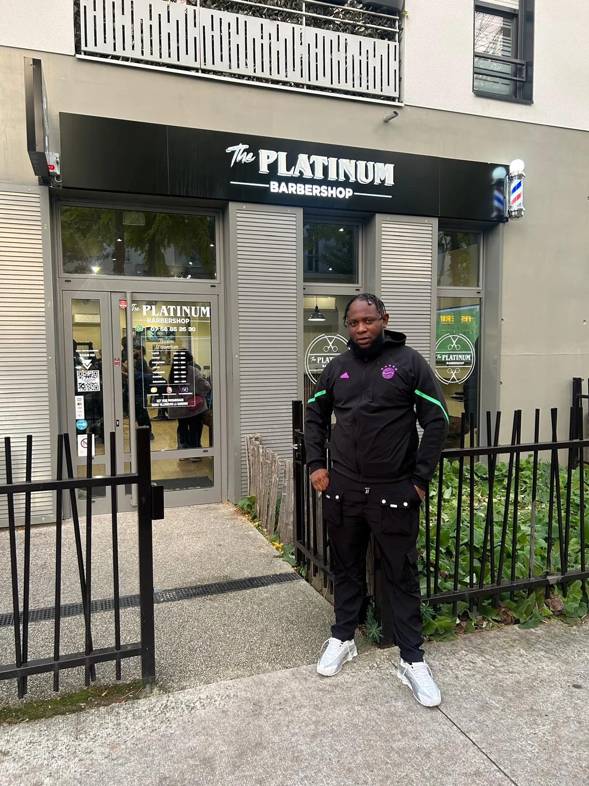 Personnalité au Platinum Barber
