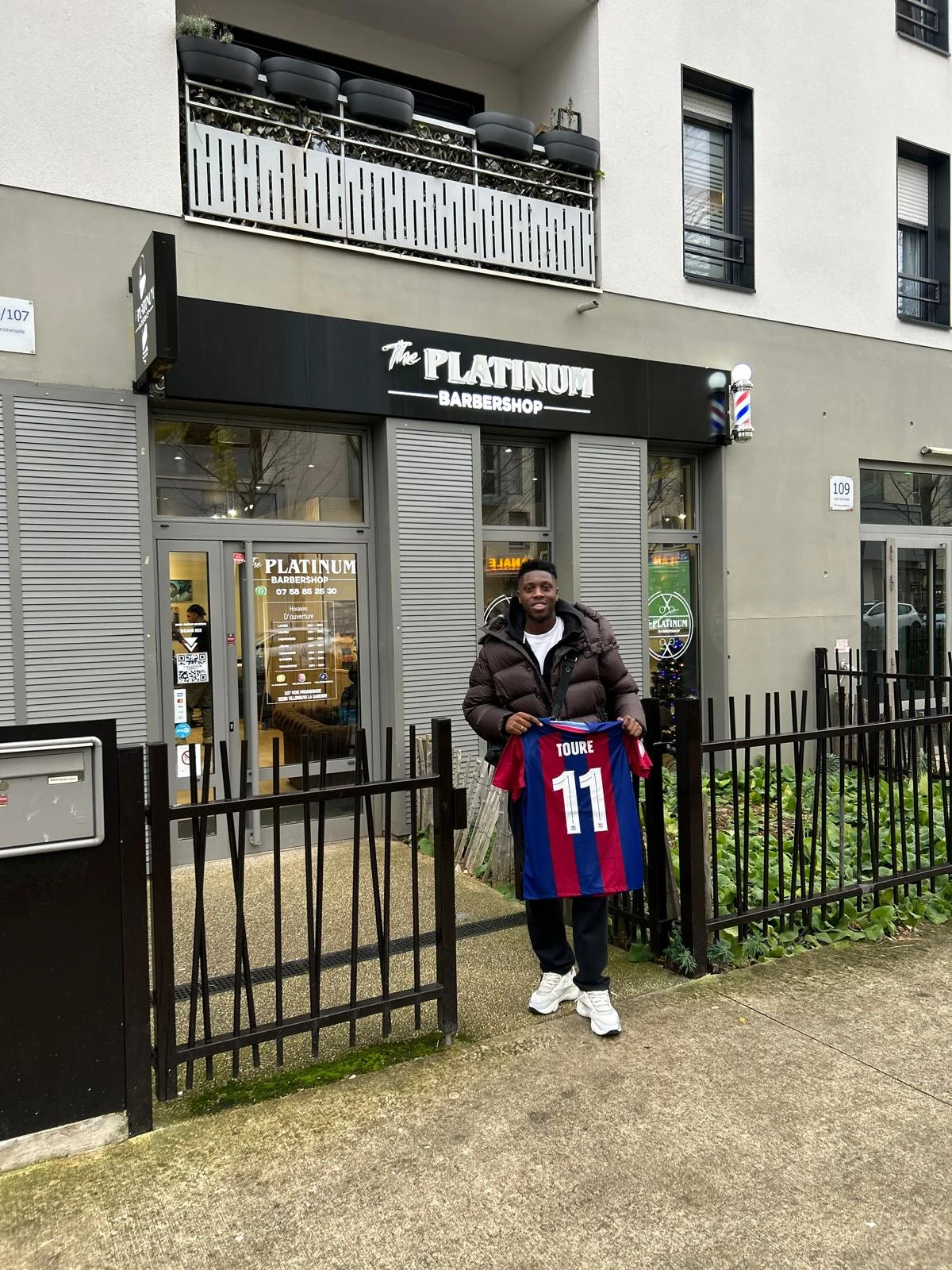 Personnalité au Platinum Barber