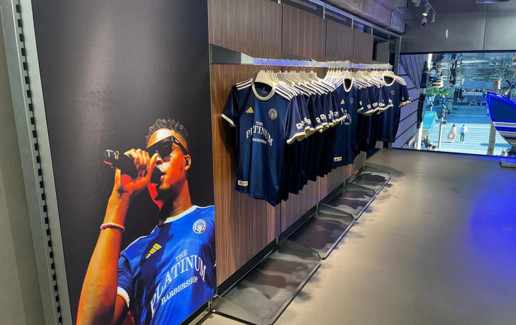 The Platinum Barber Shop s’associe au maillot Jefe Tour et&nbsp;Adidas